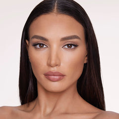 Charlotte Tilbury Airbrush Matte Bronzer - Smoothing & Blurring Powder Bronzer with an Airbrush Finish - Refillable Makeup Infused with Silky Mica & Hyaluronic Acid