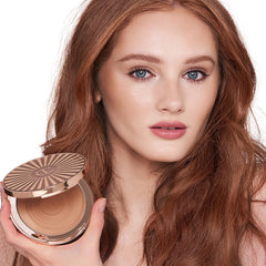 Charlotte Tilbury Beautiful Skin Face Makeup & Body Cream Bronzer - Hydrating Hyaluronic Acid & Pro Vitamin D3 to Blur for a Sun-Kissed Glow - Up to 16Hr Wear, Sweat & Humidity Proof