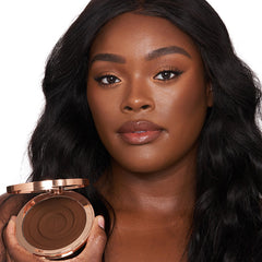 Charlotte Tilbury Beautiful Skin Face Makeup & Body Cream Bronzer - Hydrating Hyaluronic Acid & Pro Vitamin D3 to Blur for a Sun-Kissed Glow - Up to 16Hr Wear, Sweat & Humidity Proof