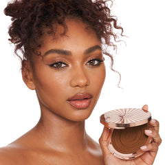 Charlotte Tilbury Beautiful Skin Face Makeup & Body Cream Bronzer - Hydrating Hyaluronic Acid & Pro Vitamin D3 to Blur for a Sun-Kissed Glow - Up to 16Hr Wear, Sweat & Humidity Proof